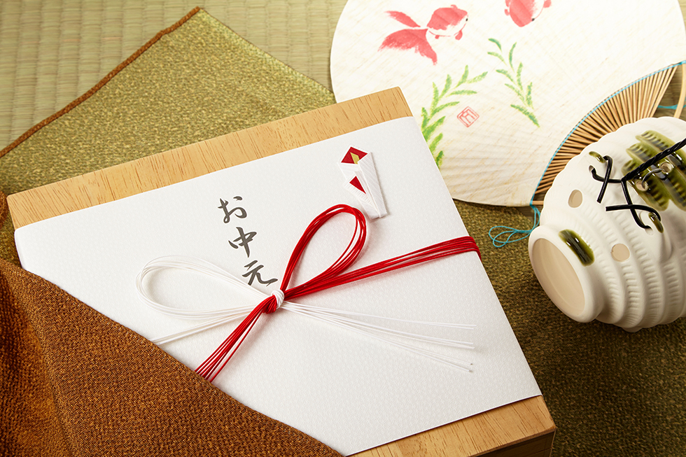 お中元の熨斗の正しいマナーとは|熨斗の掛け方や書き方を解説
