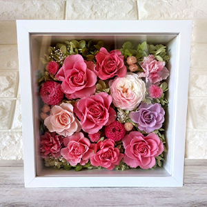 ≪アイベルローズ≫2種のバラとダリアとカーネーションのフラワーフレーム（ピンク）