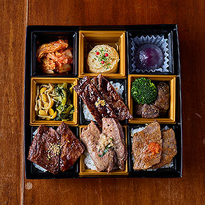 二子玉川 東急フードショー受取≪大阪焼肉・ホルモン ふたご≫贅沢 焼肉ふたご厳選牛の焼肉5種盛り弁当